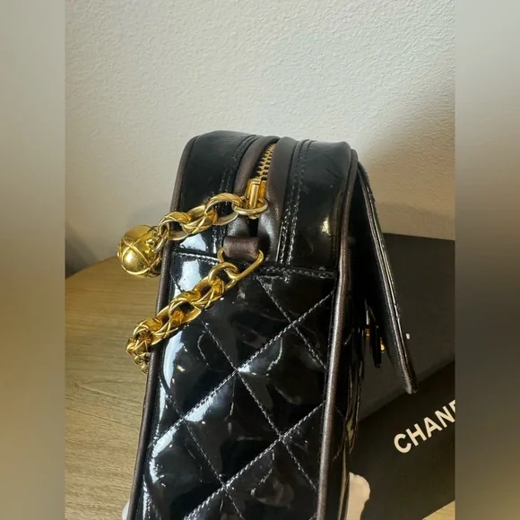 CHANEL vintage Large pocket quilted camera bag - Picture 11 of 12